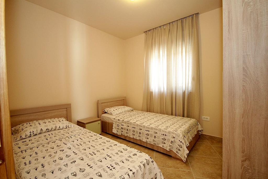 Apartments Oktopus Sutomore Exterior photo