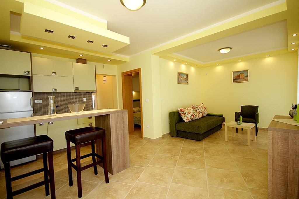 Apartments Oktopus Sutomore Exterior photo